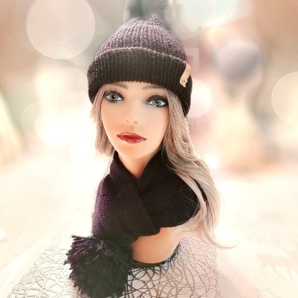 Chain Maiden Creations Handmade Black Sparkle Soft Knit Winter Hat & Scarf Set - Picture 6 of 10